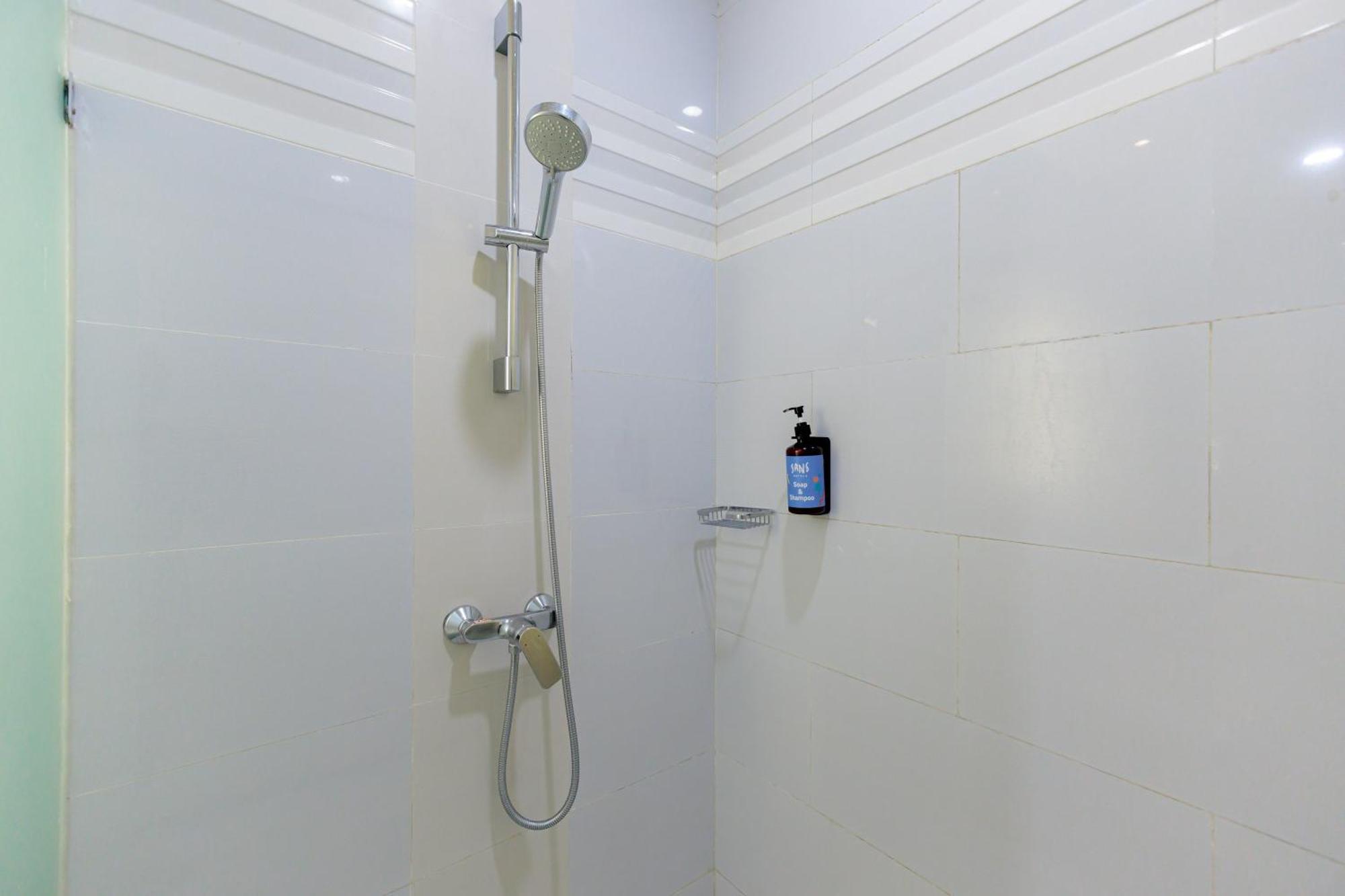 Sans Hotel 88 Andalan Surabaya By Reddoorz Екстериор снимка